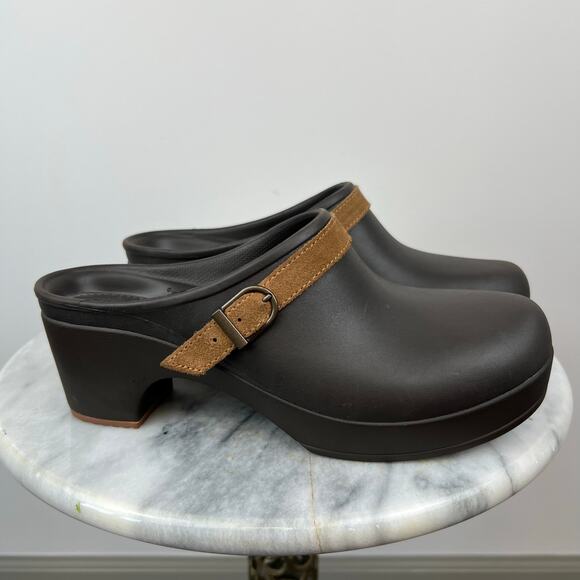 CROCS Women's Sarah Suede Buckle Slip On Brown Rubber Mules Heeled Clogs (Sz 10) - Picture 2 of 10
